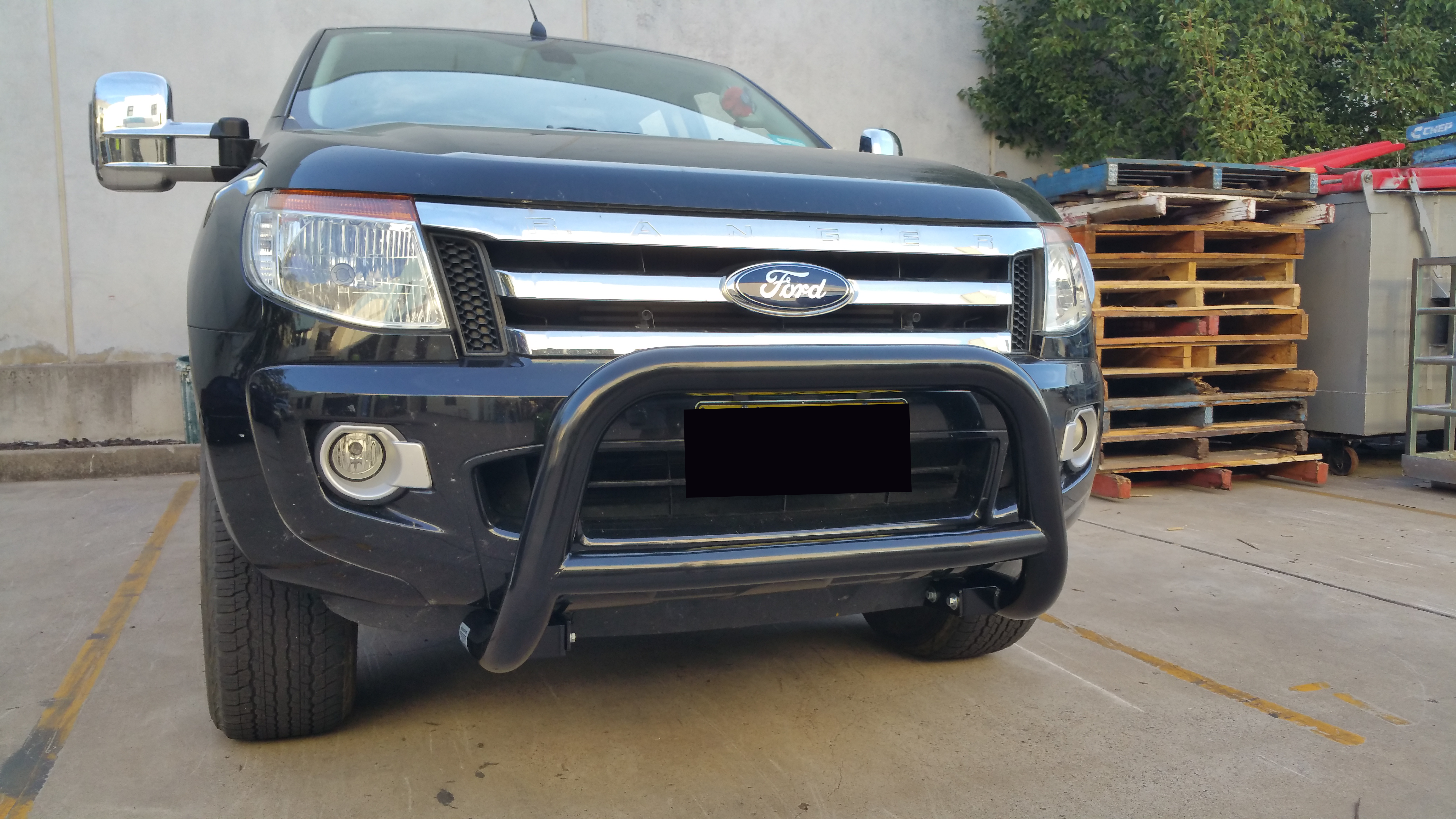 BLACK LOW Nudge Bar suitable for Ford Ranger PX 2012-2015