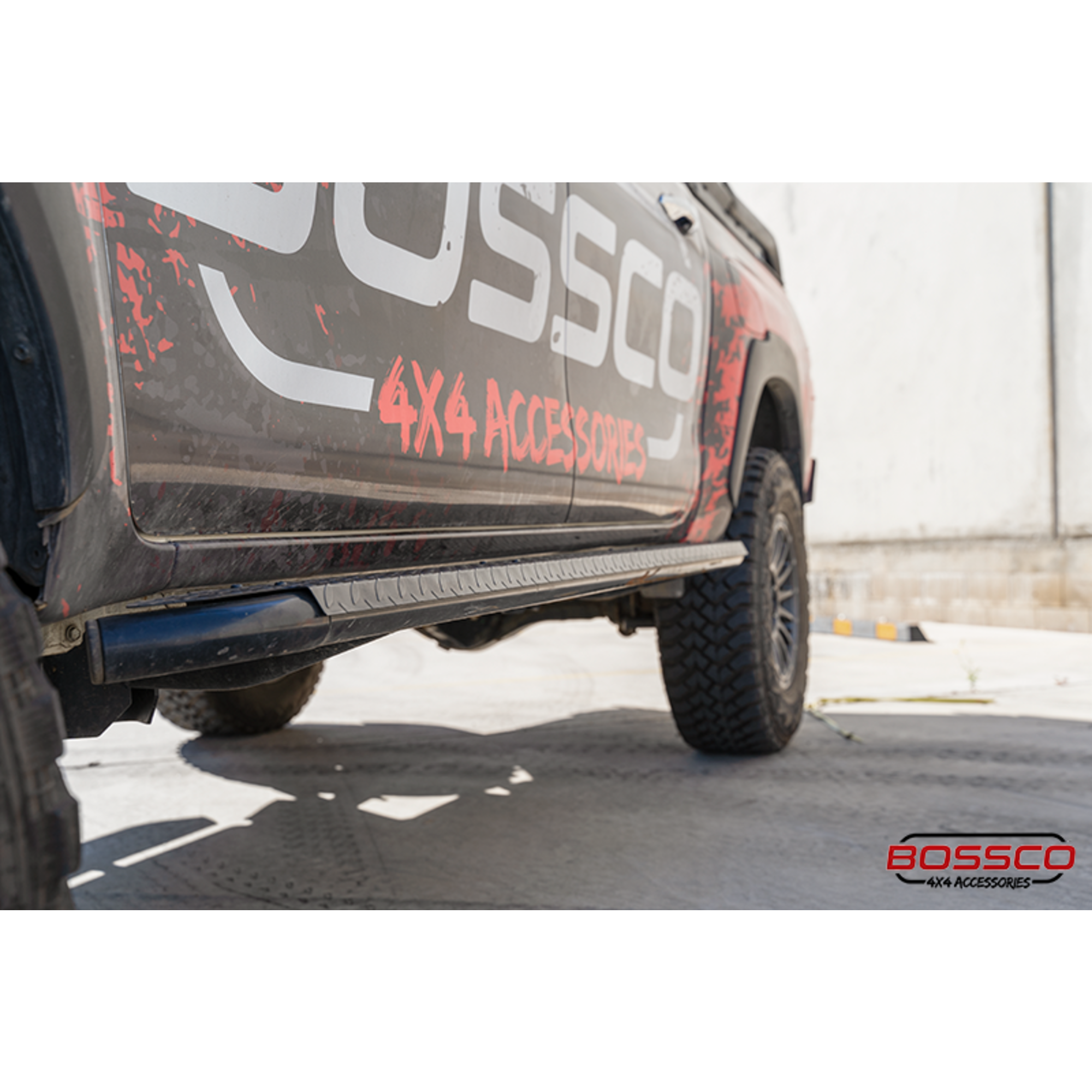 Heavy Duty Black Side Steps With Brush Bars Suitable For Toyota Hilux 2015-2024