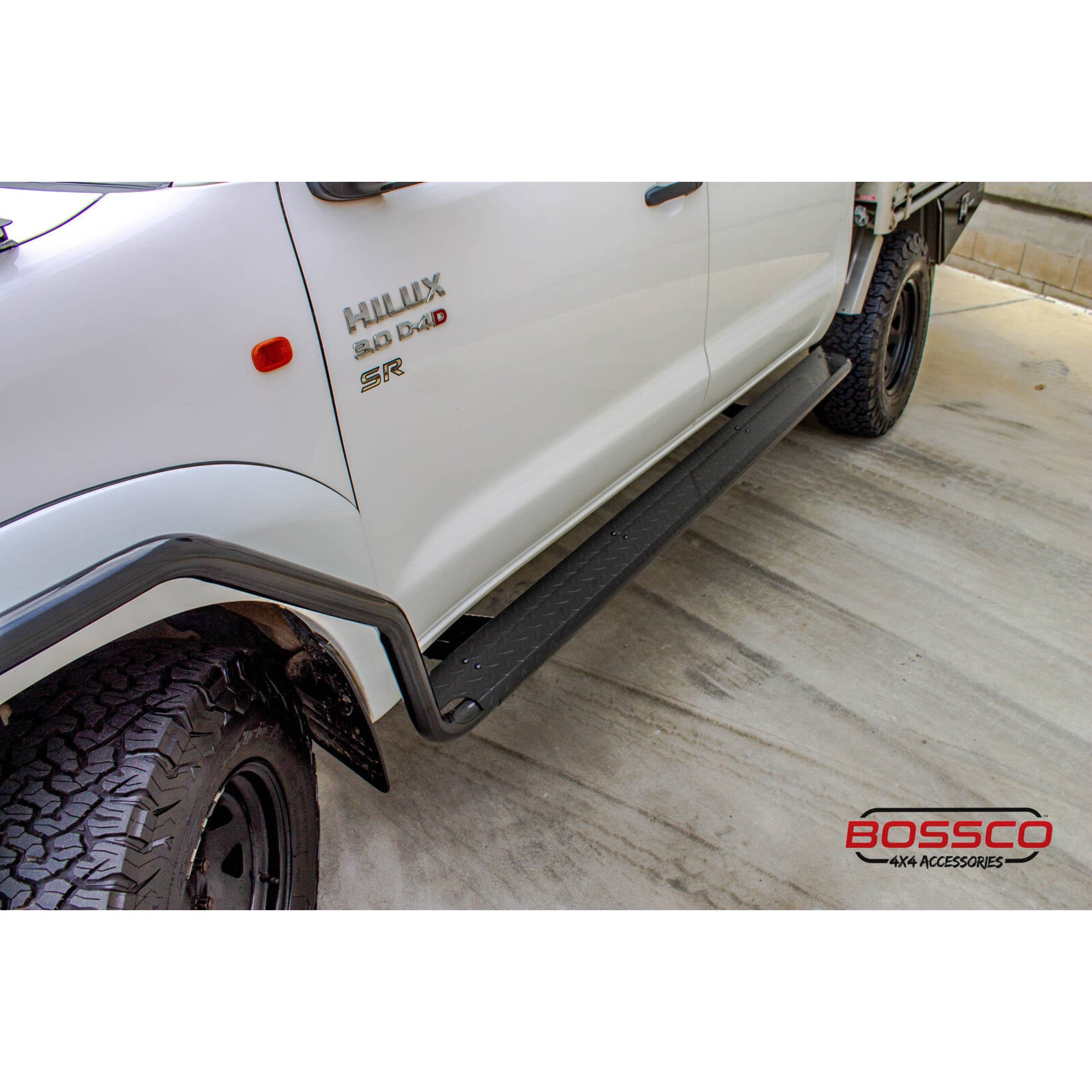 ADR APPROVED Front Bumper Bull Bar Bullbar and Heavy Duty Black Side Steps With Brush Bars Suitable For TOYOTA HILUX 2012-2015