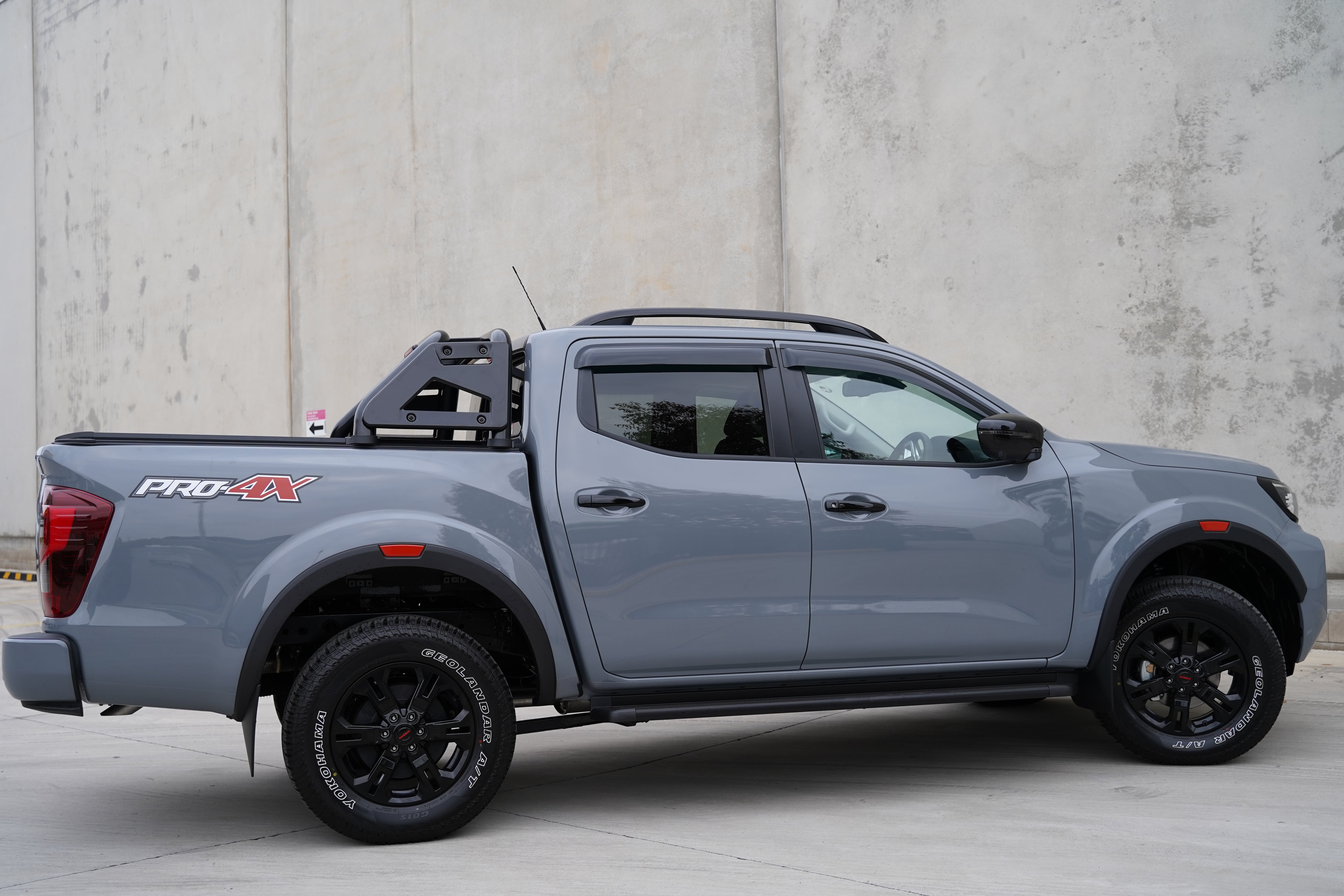 Electric Auto Roller Shutter Suitable For Nissan Navara D23 NP300 Facelift 2021-2025