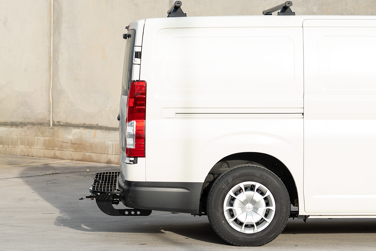 Black Tow Bar Rear Technician Step Towbar Suitable For Toyota Hiace 300S LWB 2019-2025