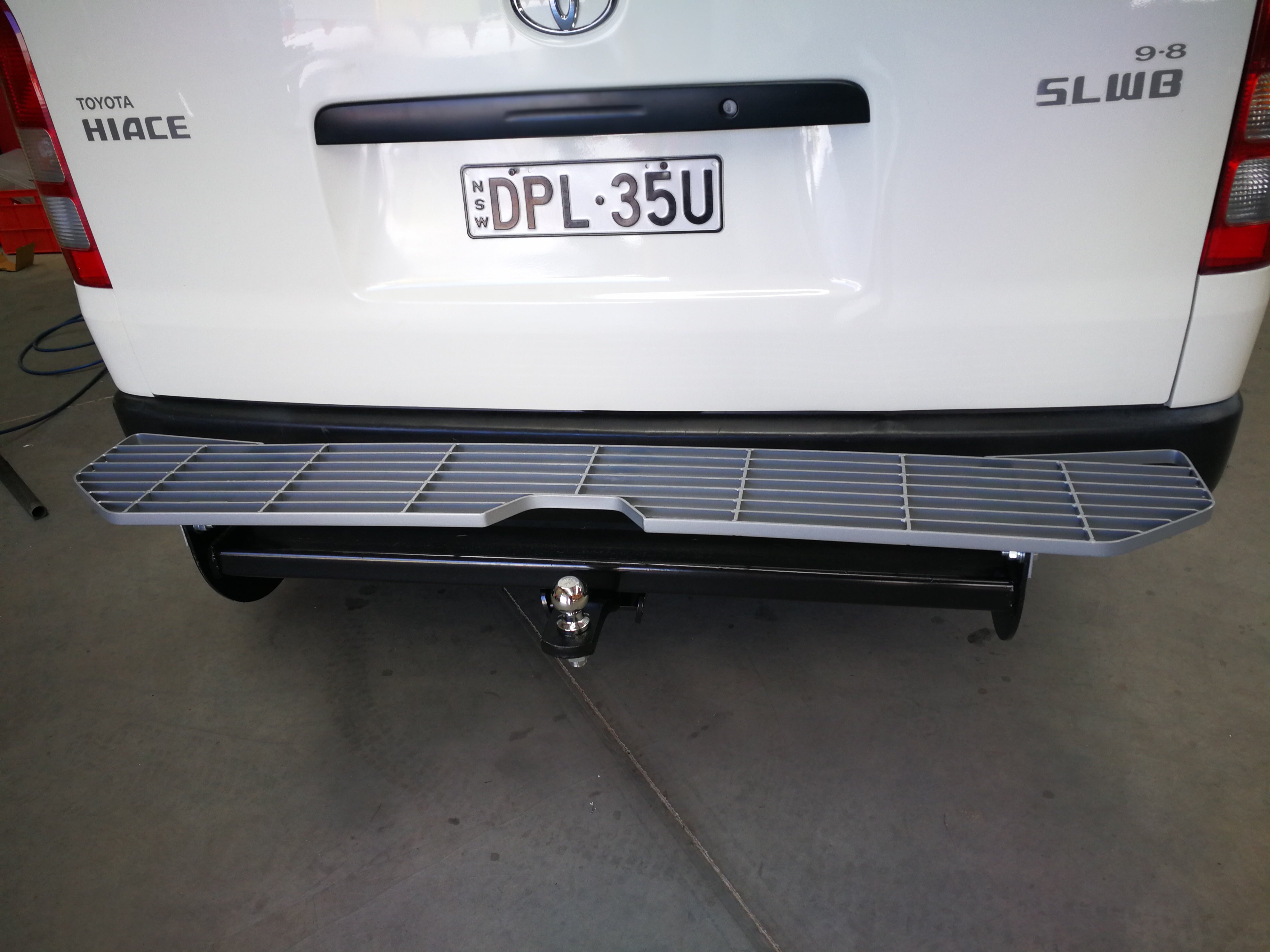 TOWBAR WITH REAR TECHNICIANS STEP Suitable For TOYOTA Hiace Commuter SLWB 2005-2019