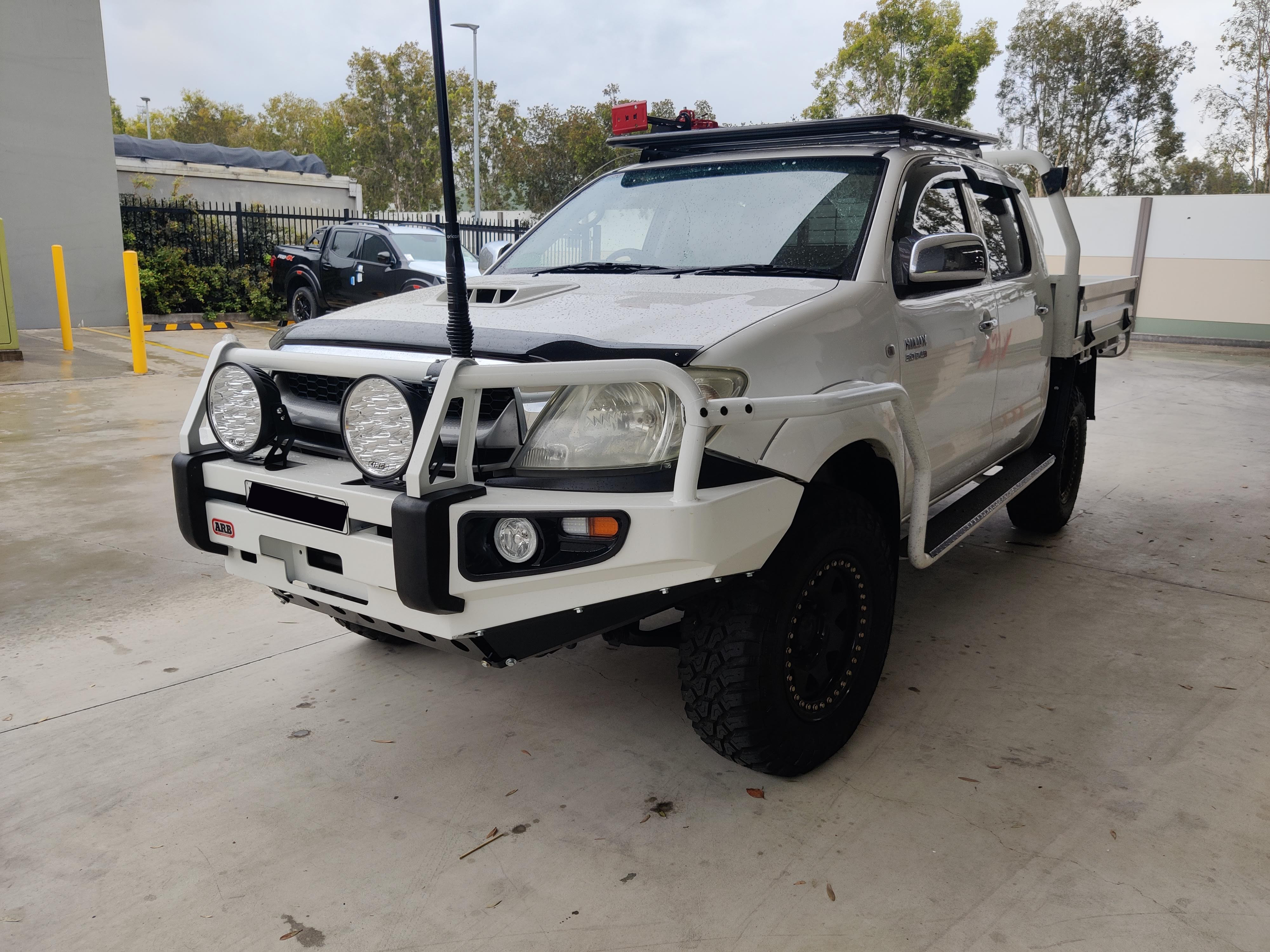 ADR APPROVED Front Bumper Replacement Bull Bar Bullbar Suitable for Toyota Hilux 2005-2011