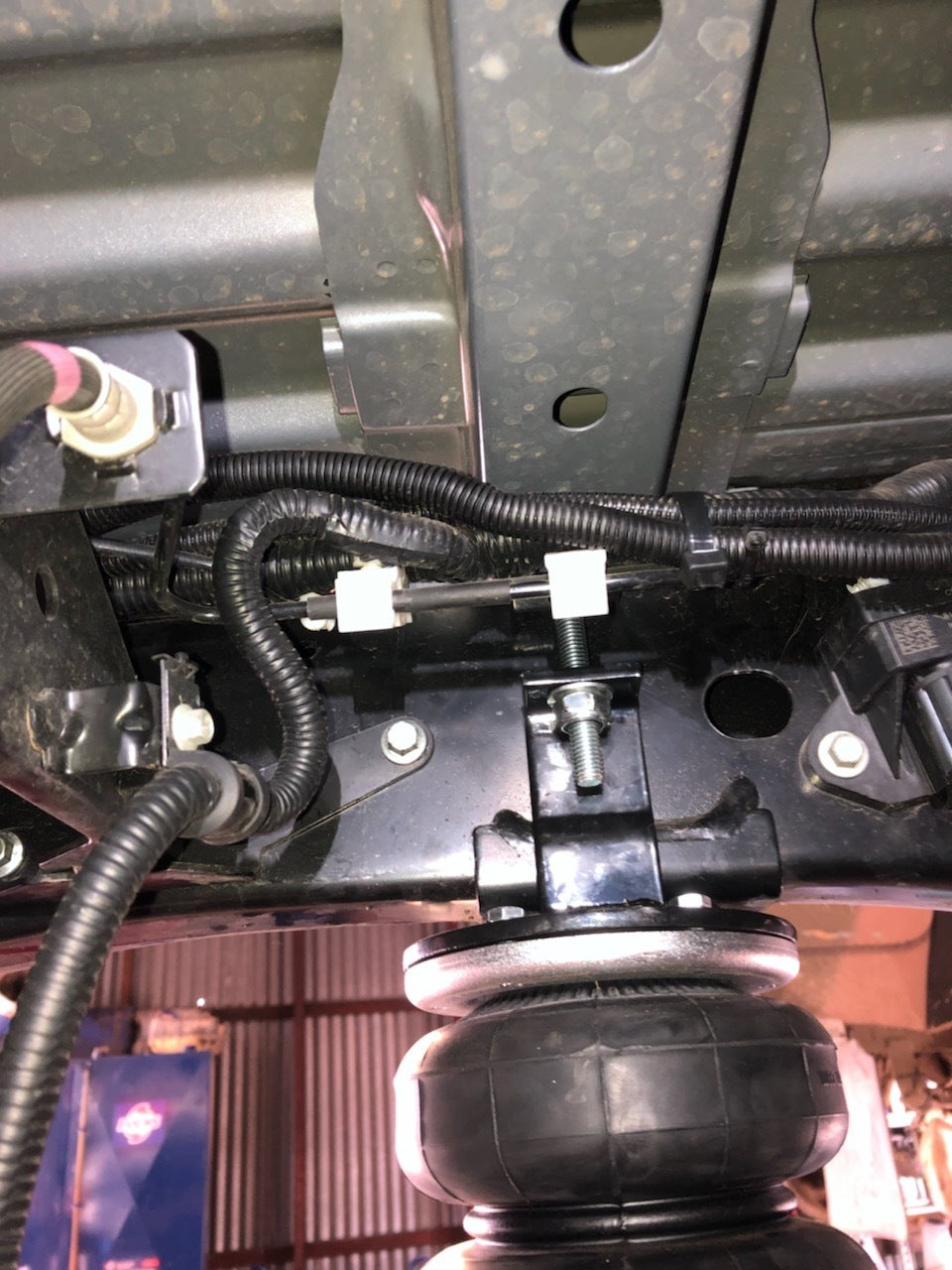 BOSS Air Bag Suspension Load Assist Kit Suitable For Holden Commodore Cross 8/Crewman