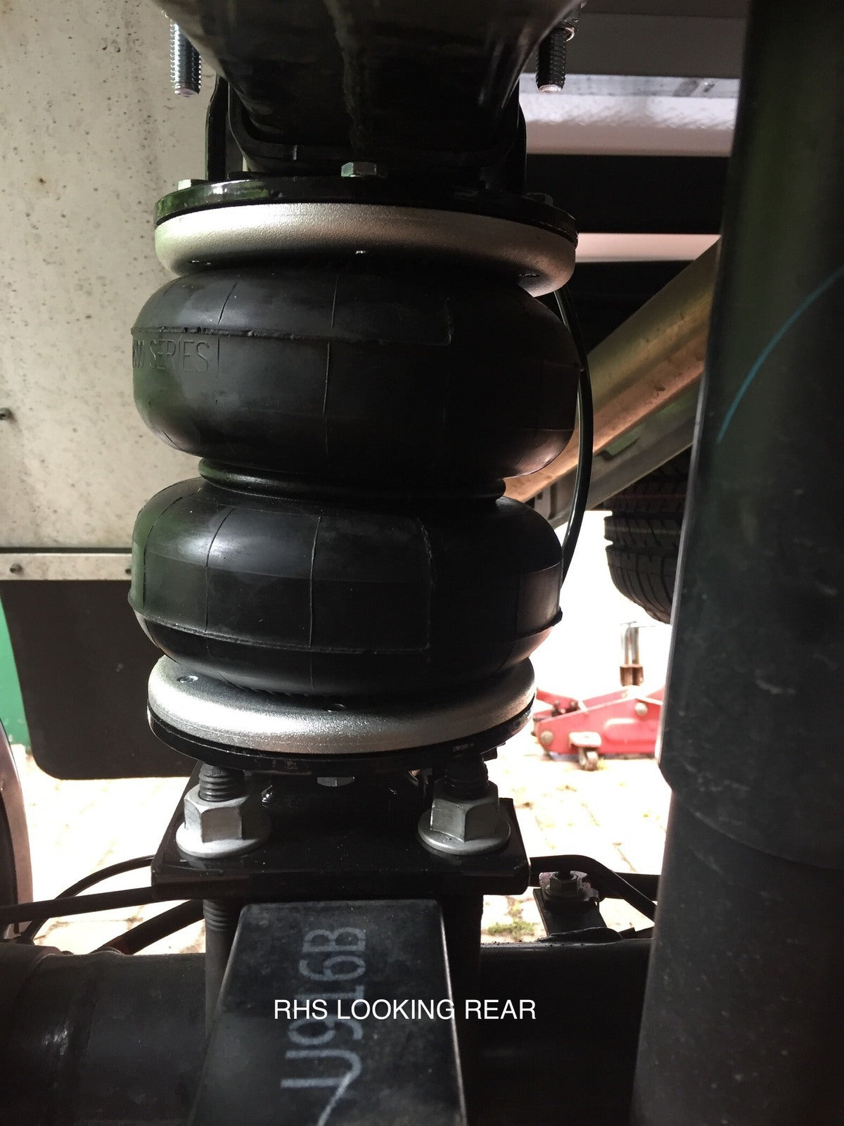 BOSS Air Bag Suspension Load Assist Kit Suitable For Ford B Series/Courier 2WD Chassis Only