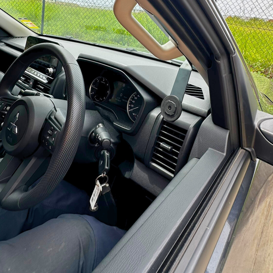 Mitsubishi Triton MV - Phone Mount