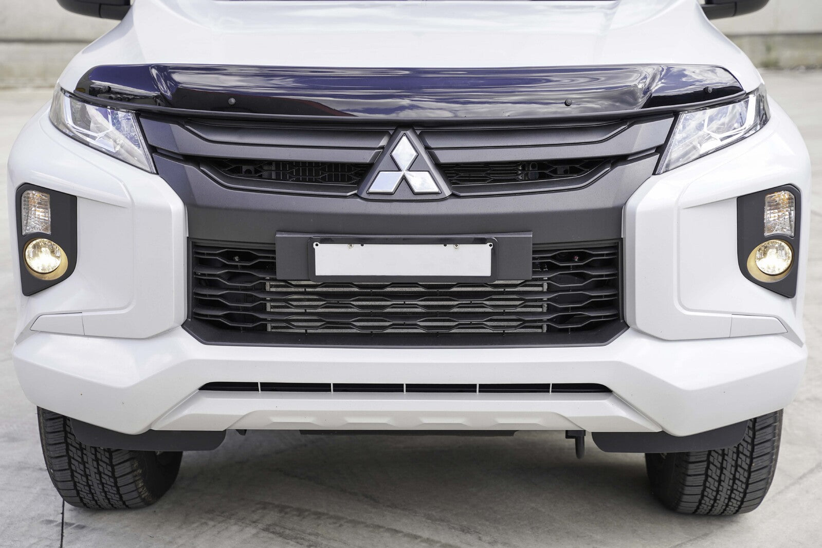Bossco 4x4 Accessories Bonnet Protector on a Mitsubishi Triton 