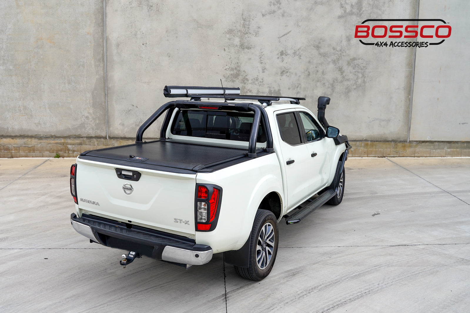 Manual Roller Shutter with Sports bar Adaptor plates and Rear Cargo Tool Box Tub Locker Suitable For Nissan Navara NP300 2015-2020