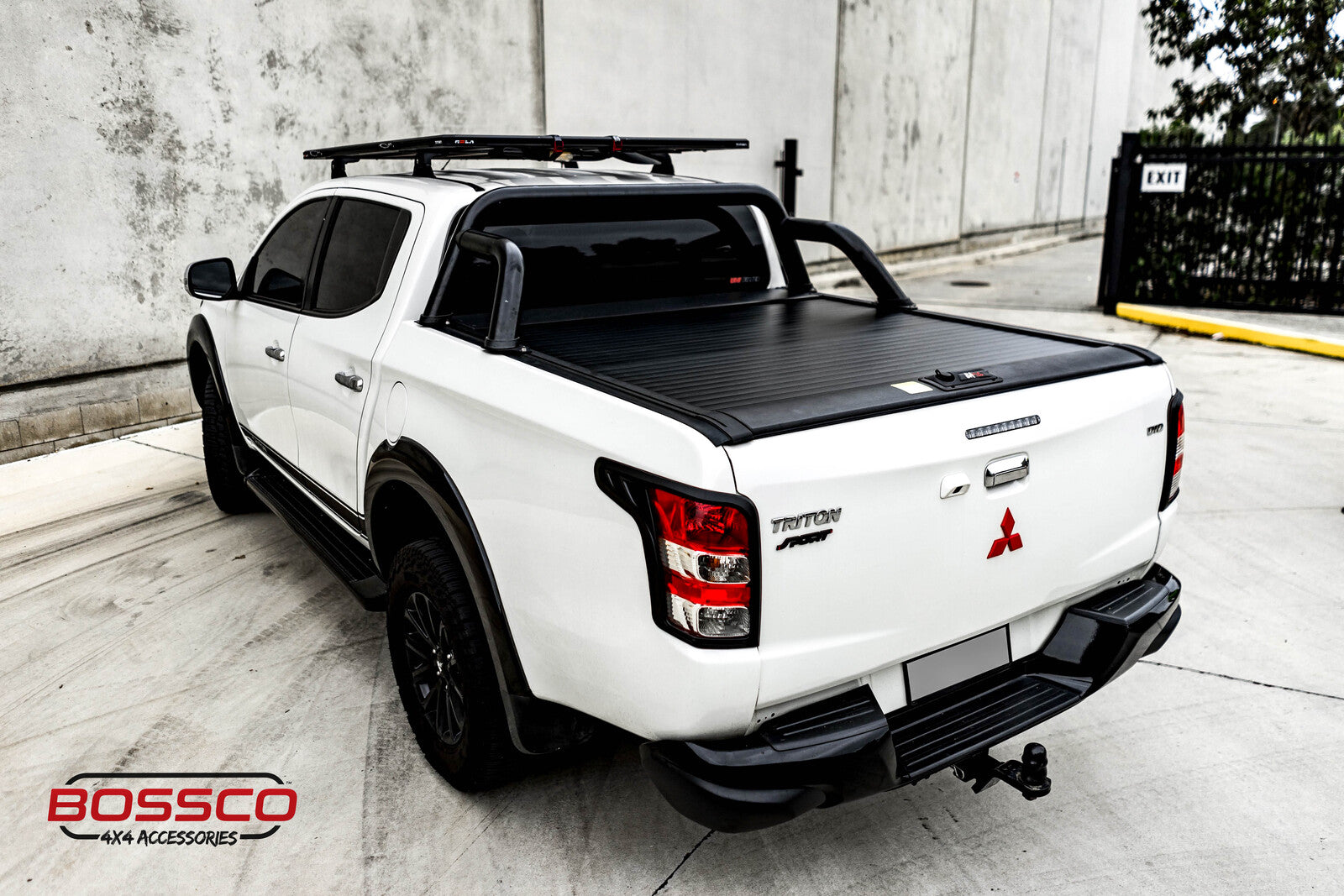 Manual Roller Shutter Tonneau Lid Suitable For Mitsubishi Triton MQ MR 2015 - 2023