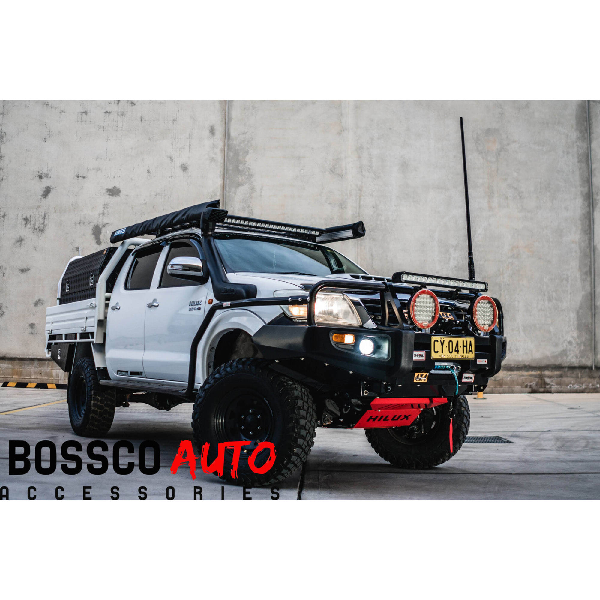 Heavy Duty Black Side Steps With Brush Bars Suitable For Toyota Hilux 2005-2015