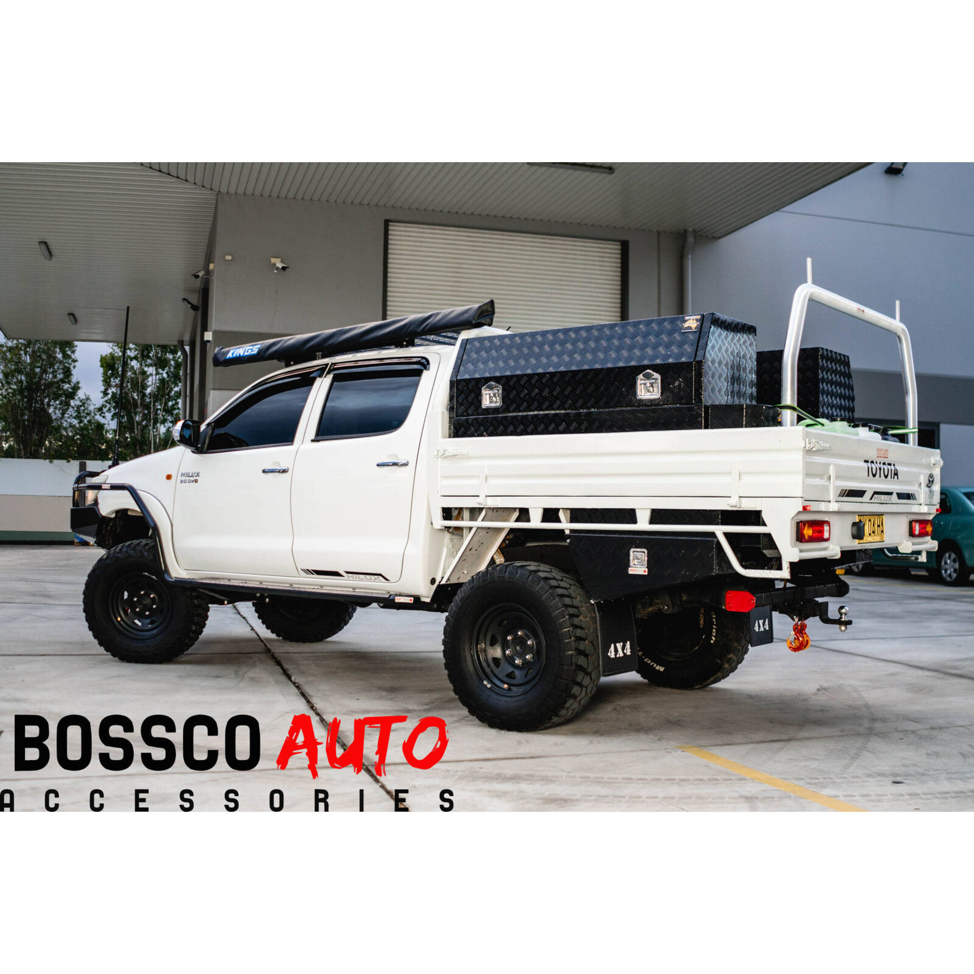 Heavy Duty Black Side Steps With Brush Bars Suitable For Toyota Hilux 2005-2015