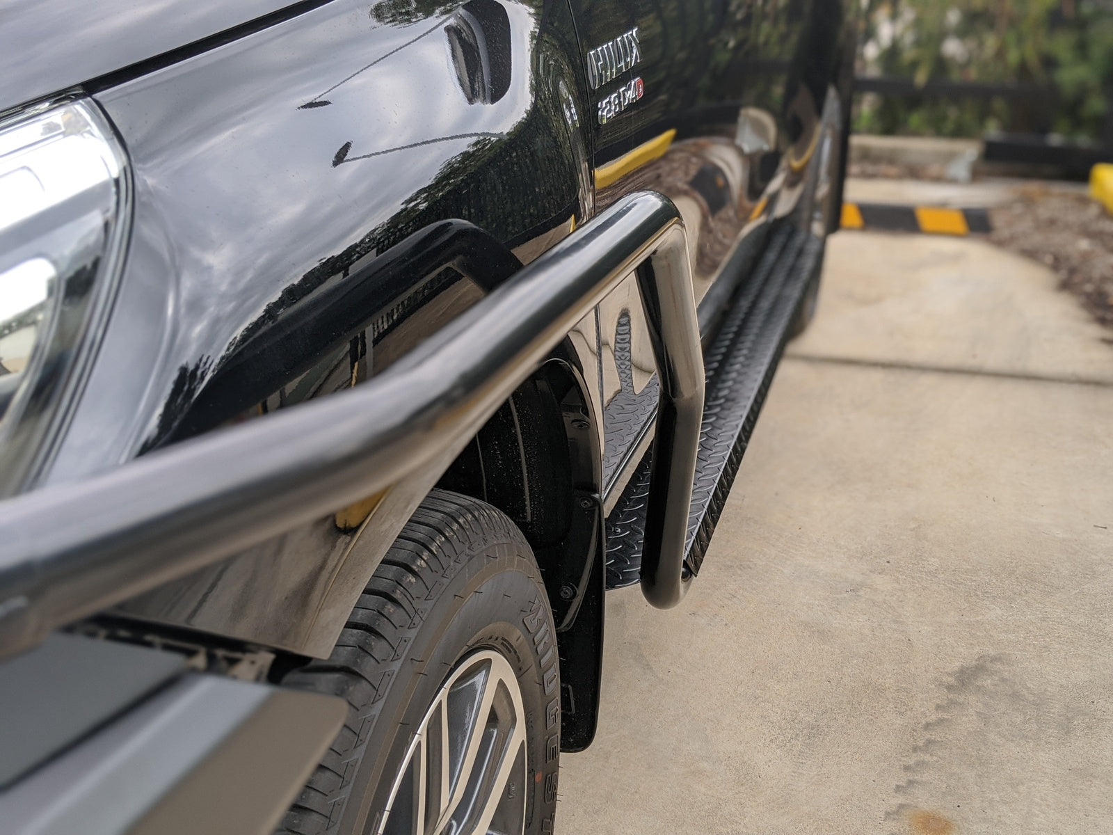 Heavy Duty Black Side Steps With Brush Bars Suitable For Toyota Hilux 2015-2024