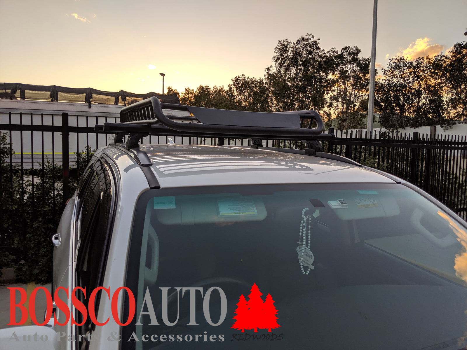 Universal Powder Coated Aluminium Roof Rack Cargo Basket with Wind Deflector (1400x980x150mm)