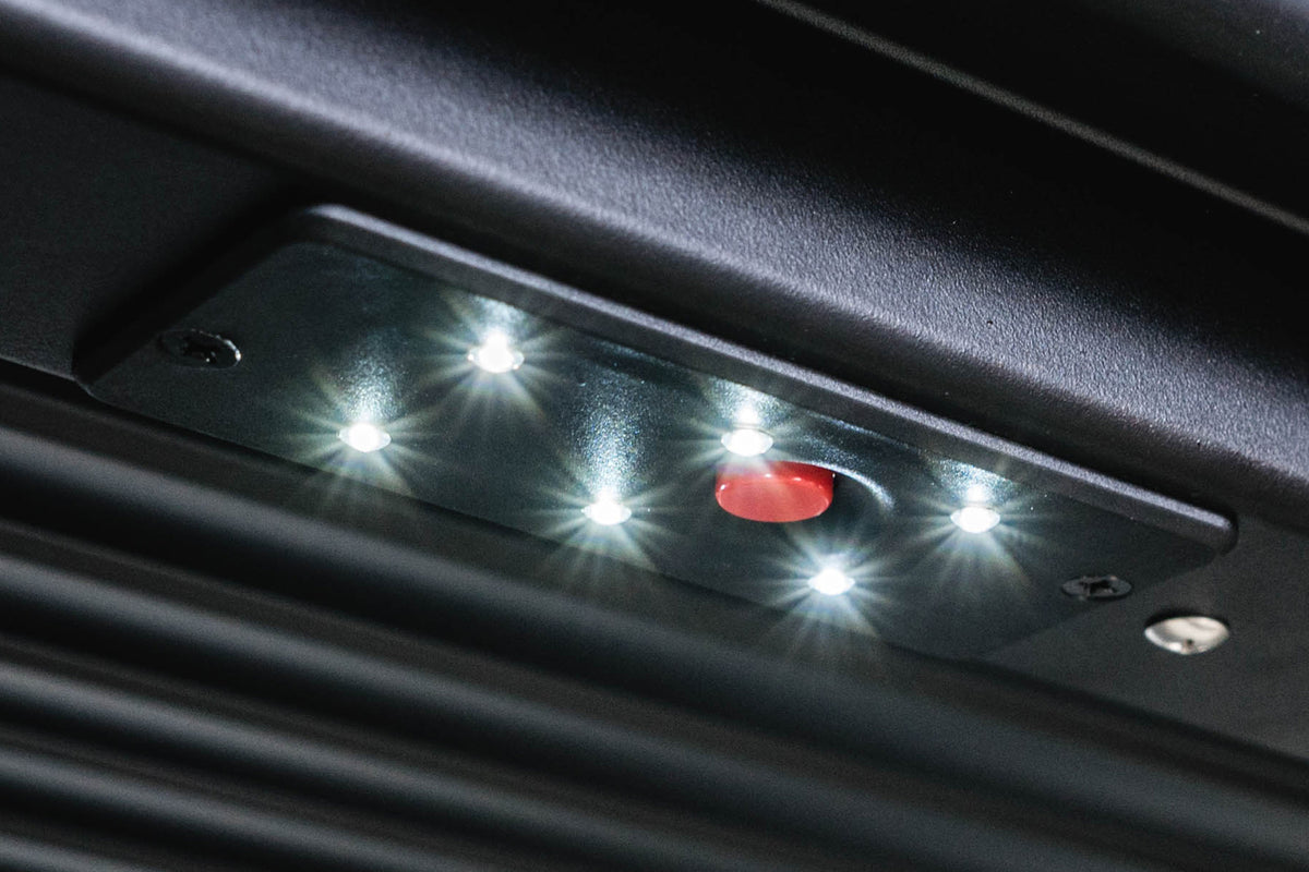 Integrated light in the Bossco manual roller cover handle