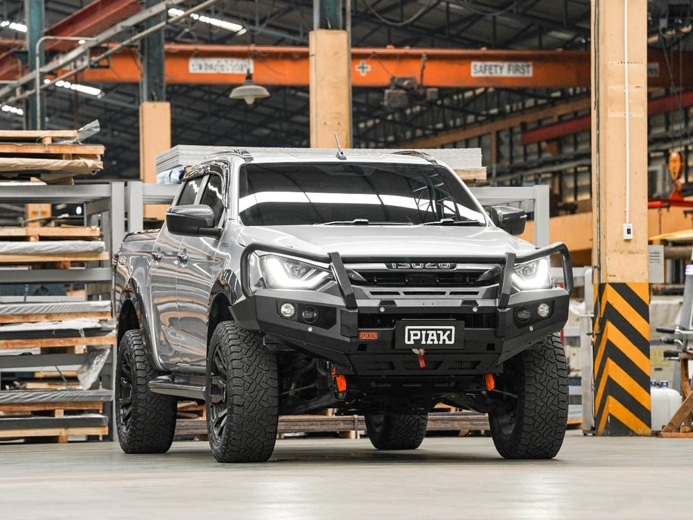 Elite Loop Bar (Orange Recovery Points & Black Bash Plate) for Isuzu D-Max (7/2020 to 10/2023)