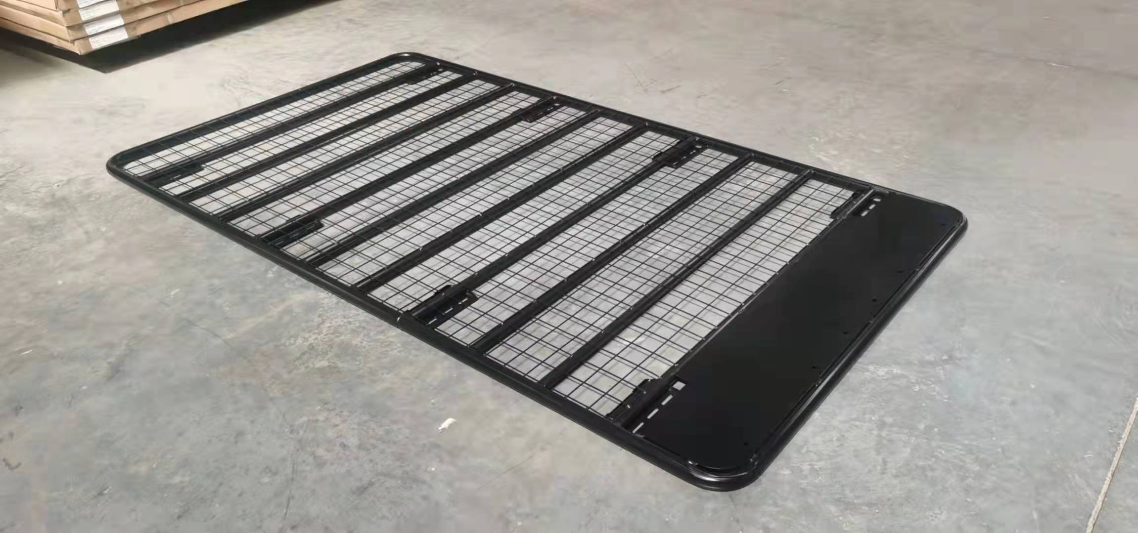 Black Aluminum Mesh Roof Platform Baskets/Trays Suitable For Gutter Mount Vehicles